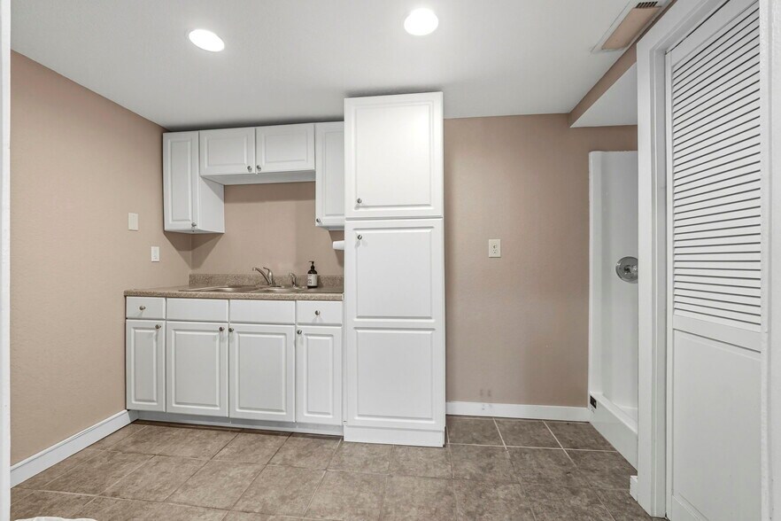 More Photos Of 635 E Business 30, Columbia City Showroom For Sale