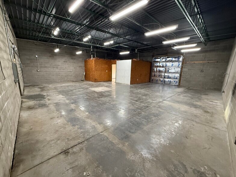 More Photos Of 1204 Meadowbrook Dr, Cape Girardeau General Retail For Lease