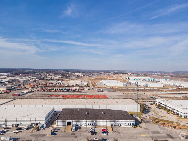 More Photos Of 2012 Corporate 44 Dr, Fenton Unknown For Lease