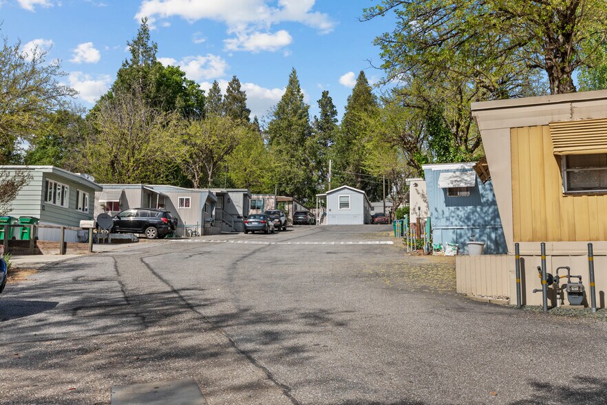 More Photos Of 639 Whiting St St, Grass Valley Manufactured Housing Mobile Home Park For Sale