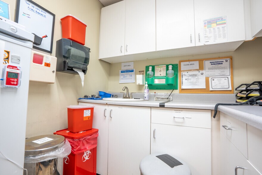 More Photos Of 4946 Florence Ave, Bell Medical For Lease