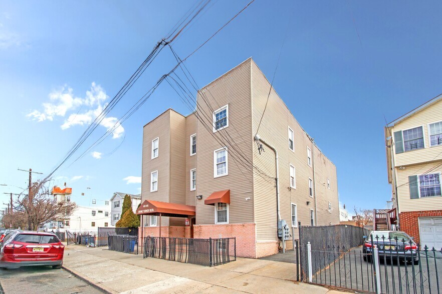 More Photos Of 493-495 Irvine Turner Blvd, Newark Apartments For Sale