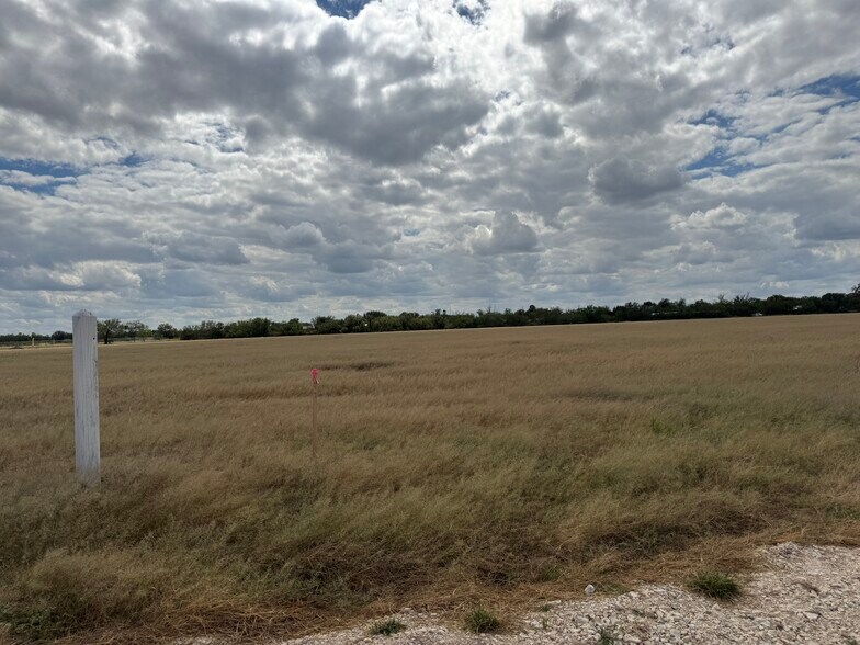 More Photos Of Lot 8 Summerwood Ln, La Pryor Land For Sale
