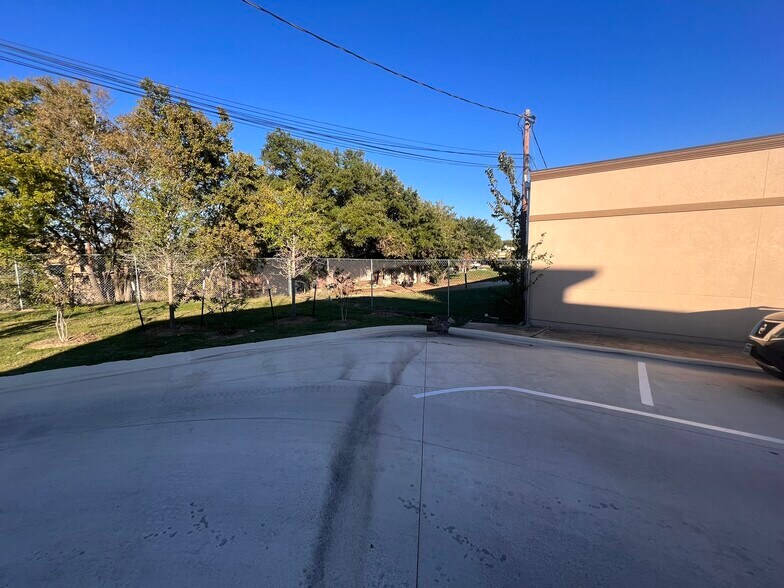 More Photos Of 2609 E 29th St, Bryan Freestanding For Sale