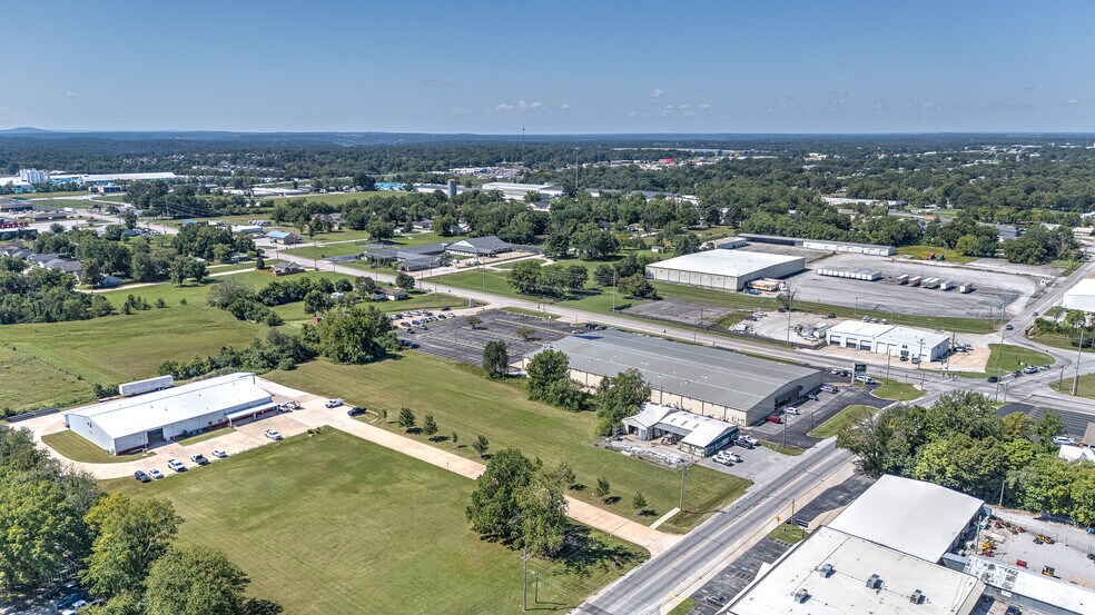 More Photos Of 1520 E Main St, Siloam Springs Storefront For Sale