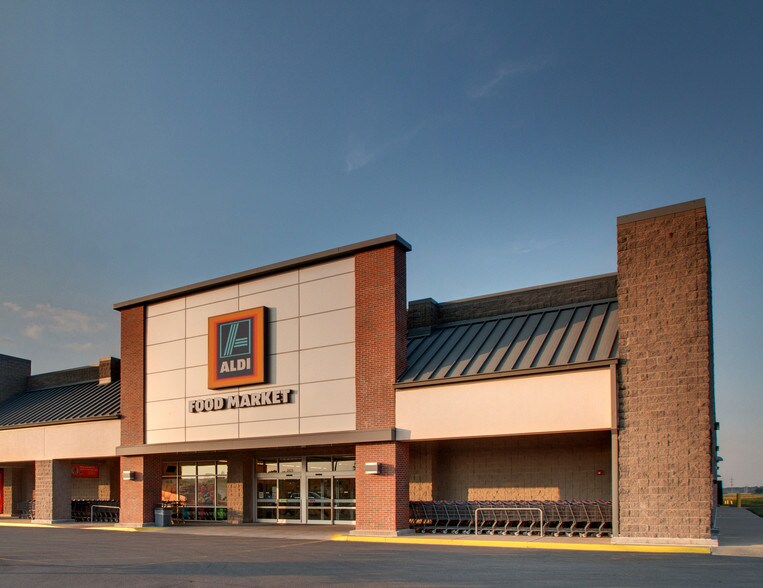 More Photos Of Court St, Pekin Land For Sale