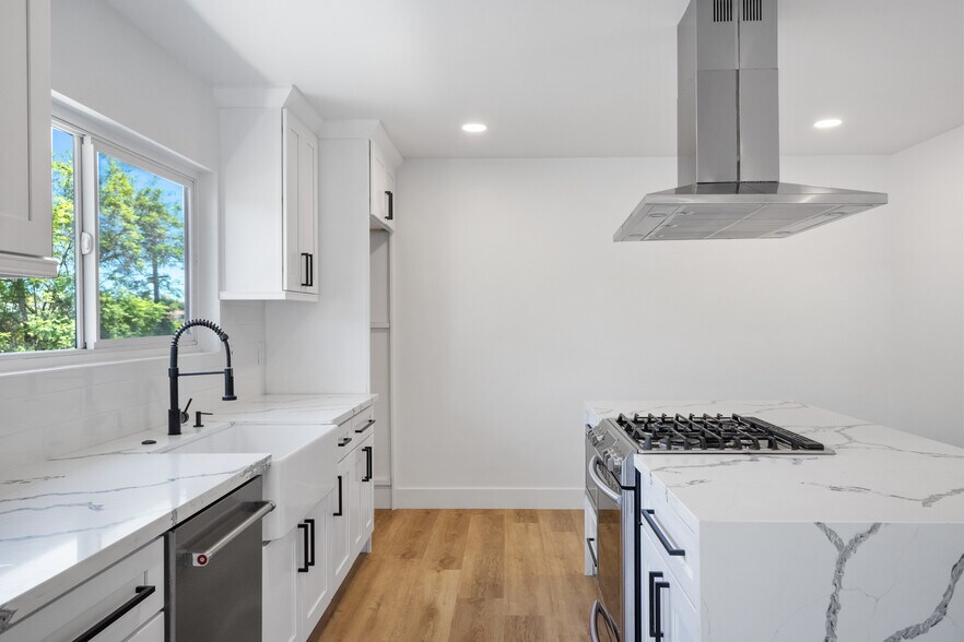 More Photos Of 632 Truly Ter, Vista Apartments For Sale