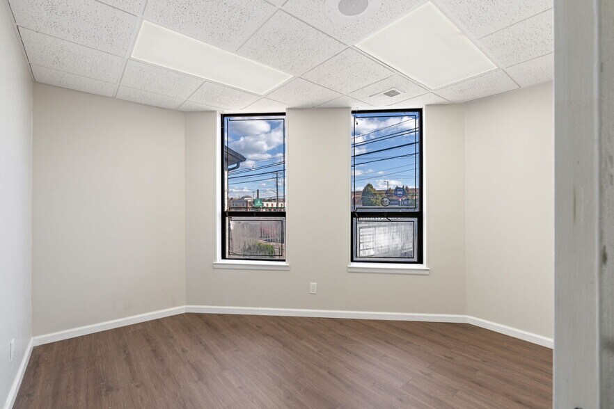 More Photos Of 2627 Hylan Blvd, Staten Island Medical For Lease