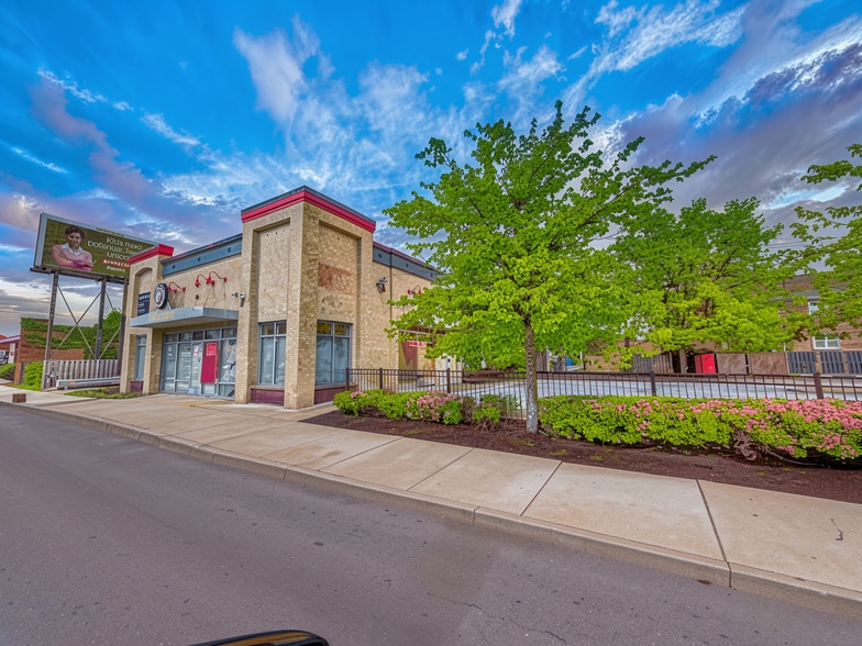 Primary Photo Of 1914 W 79th St, Chicago Freestanding For Lease