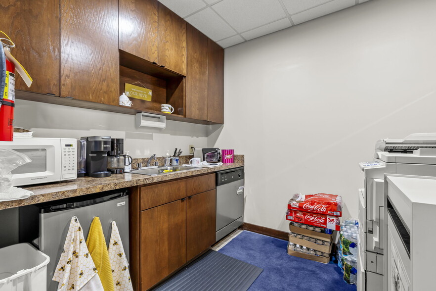 More Photos Of 73 E Wilson Bridge Rd, Worthington Office For Sale