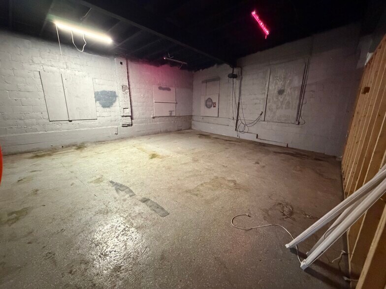 More Photos Of 1160 Homestead St, Baltimore Auto Repair For Lease