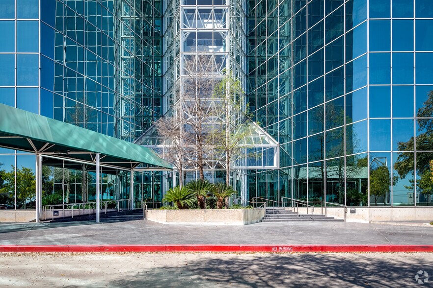 More Photos Of 7800 W IH-10, San Antonio Office For Lease
