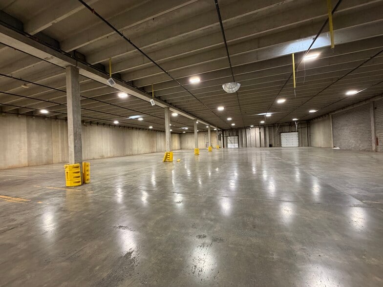 More Photos Of 177 Stine Ln, Winchester Distribution For Lease