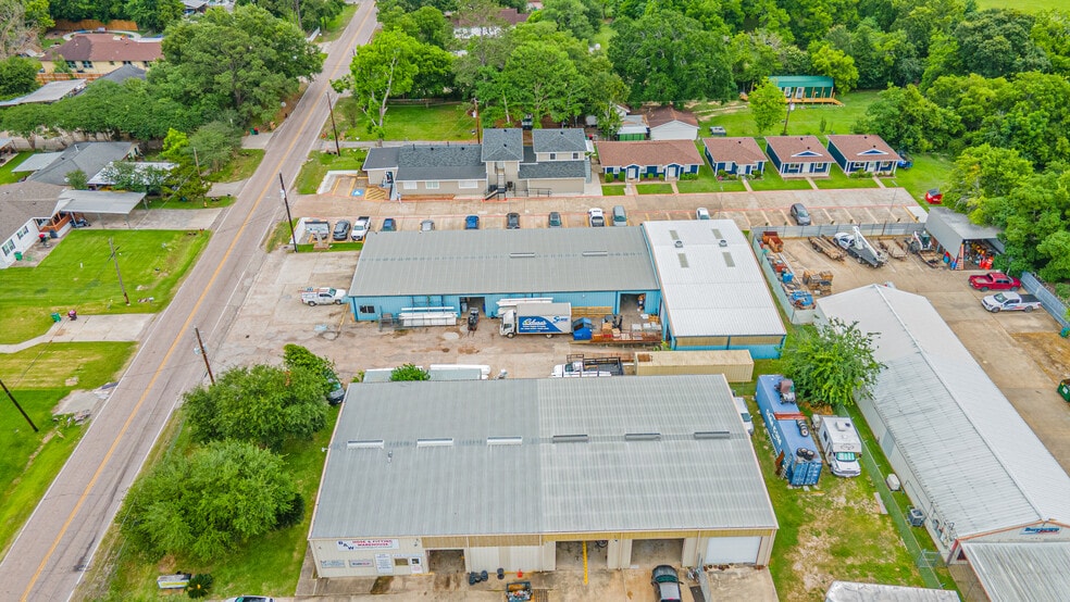 More Photos Of 705 Cedar Bayou Rd, Baytown General Retail For Lease