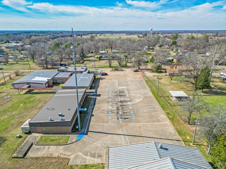 More Photos Of 214 N School St, Winfield Light Distribution For Sale