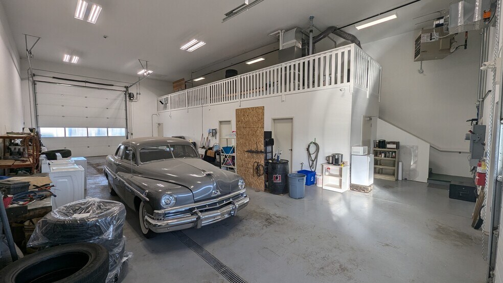 More Photos Of 1075 36 St N, Lethbridge Warehouse For Sale