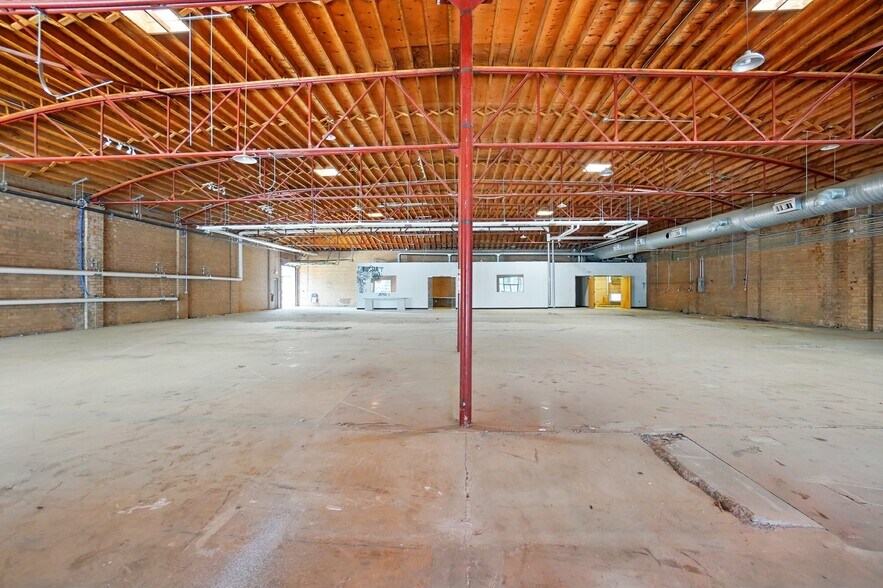 More Photos Of 3630 Tryclan Dr, Charlotte Showroom For Lease