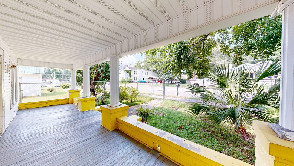 More Photos Of 104 N Herring St, Dothan Office For Sale