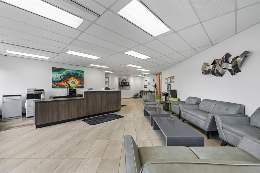 More Photos Of 2816 11th St NE, Calgary Office For Sale