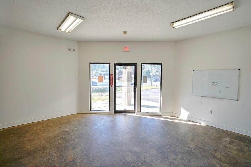 More Photos Of 161 Hill Ave, Fort Walton Beach Warehouse For Lease
