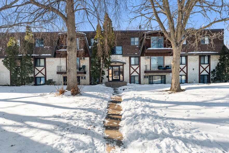 Primary Photo Of 7734-7748 Silver Lake Rd, Mounds View Apartments For Sale