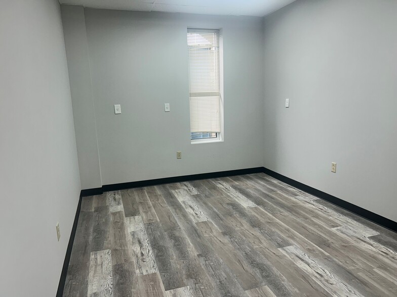 More Photos Of 121 Harris St, Madison Office For Sale
