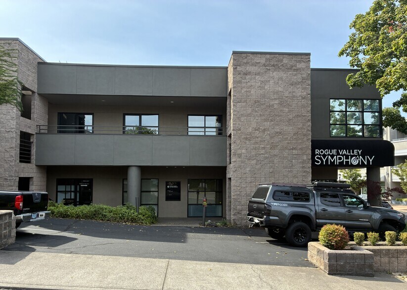 Primary Photo Of 33 N 1st St, Ashland Medical For Lease