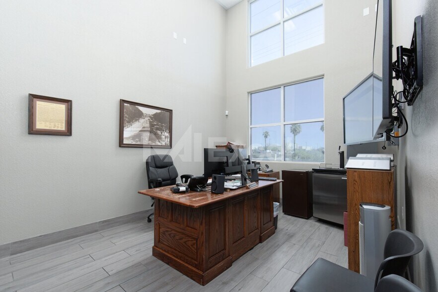 More Photos Of 4429 Losee Rd, North Las Vegas Warehouse For Sale