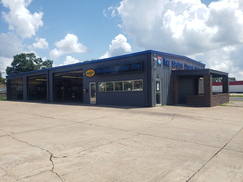 Primary Photo Of 2605 Avenue H, Rosenberg Auto Repair For Sale