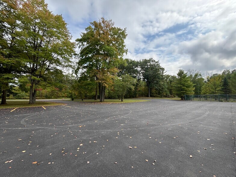 More Photos Of 2655 W Ludington Dr, Farwell Office For Sale