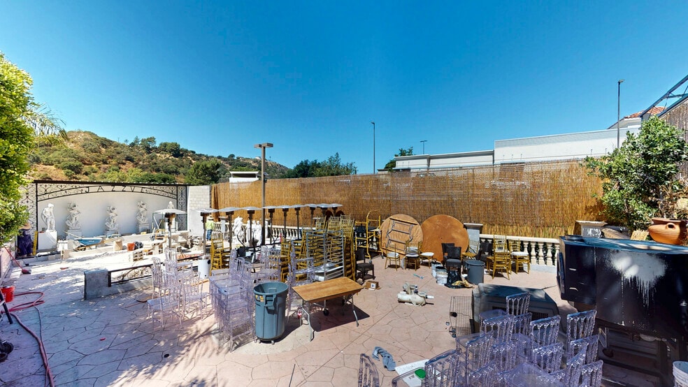 More Photos Of 6500 Foothill Blvd, Tujunga Restaurant For Sale