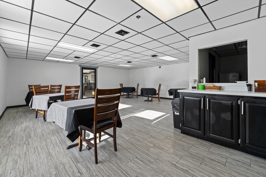 More Photos Of 53 Heritage St, Baxley Hotel For Sale