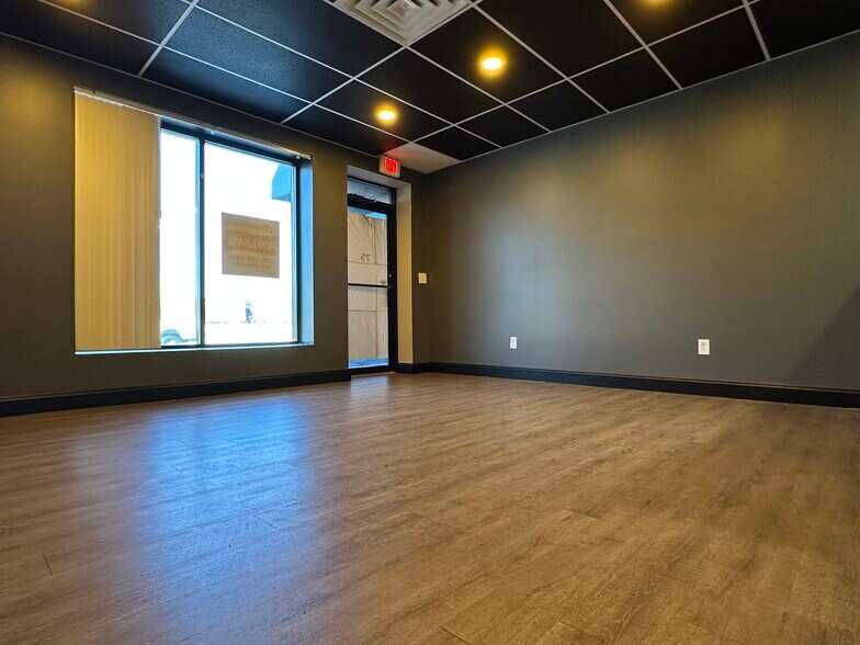 More Photos Of 733-759 Memorial Ave, West Springfield Showroom For Sale