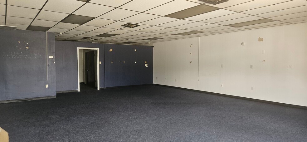 More Photos Of 7001-7009 Hull Street Rd, Richmond Unknown For Lease
