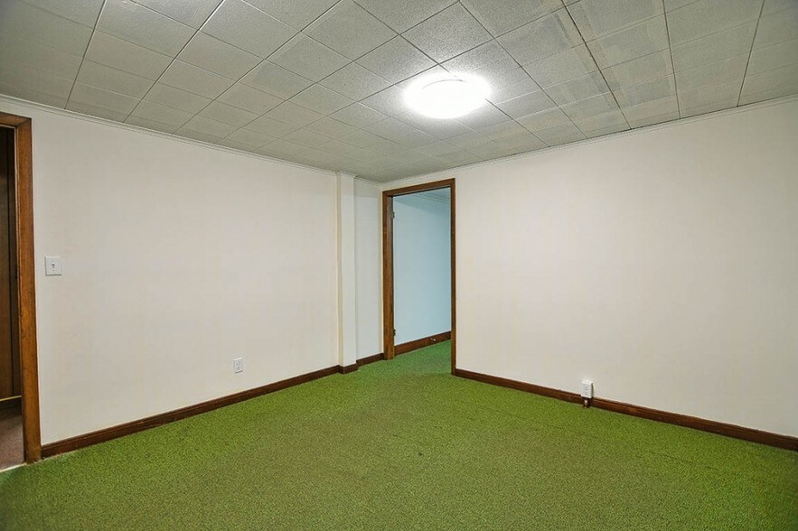 More Photos Of 1100 E South Grand Ave, Springfield Office For Sale