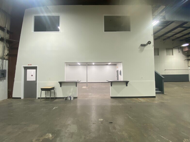 More Photos Of 45 Bodwell St, Avon Distribution For Lease