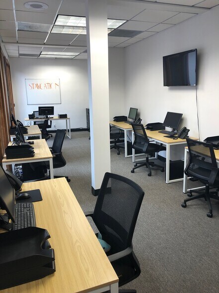 More Photos Of 11440 Ventura Blvd, Studio City Unknown For Lease