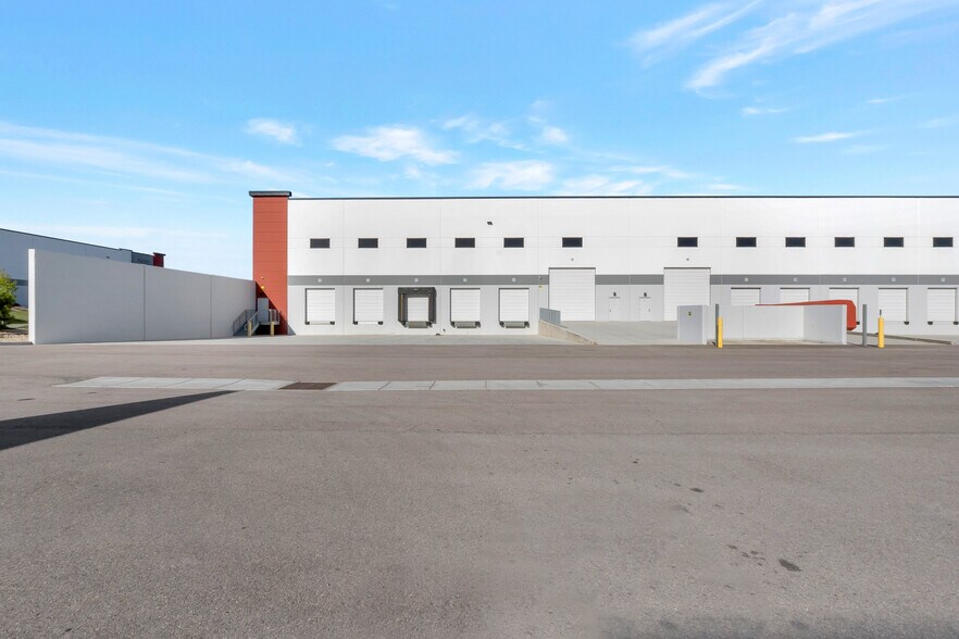 More Photos Of 11400 S Mountain View Cor, South Jordan Distribution For Lease