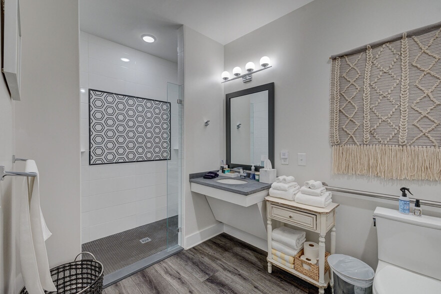 More Photos Of 505 N 2nd St, Wilmington Hotel For Sale