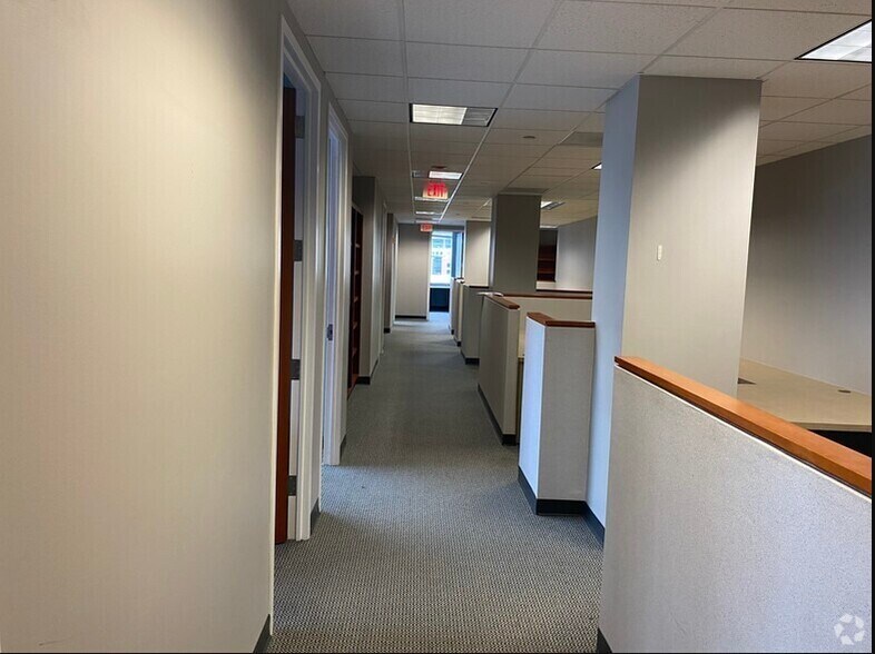 More Photos Of 1950 Old Gallows Rd, Vienna Office For Lease