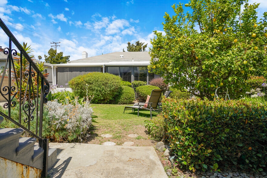 More Photos Of 2218 24th St, Santa Monica Apartments For Sale