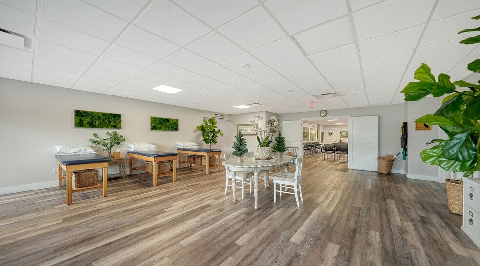 More Photos Of 1630 S Tuttle Ave, Sarasota Medical For Sale