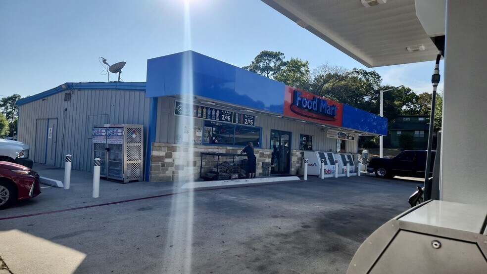 Primary Photo Of 11915 US Highway 190 W, Livingston Convenience Store For Sale