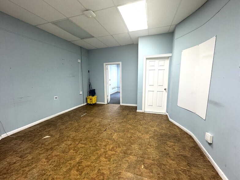 More Photos Of 3134 14th St, Long Island City Office For Lease