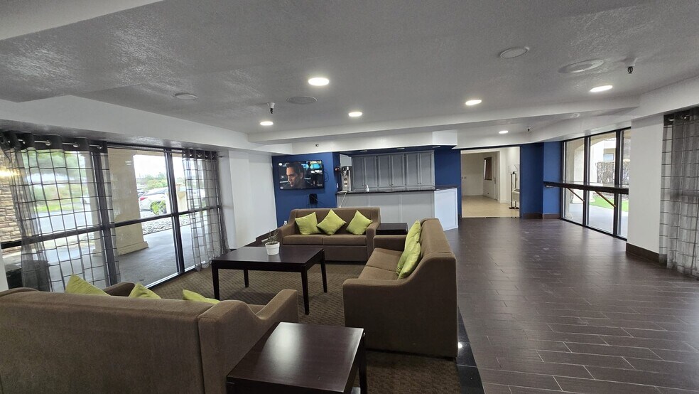More Photos Of 12249 Folsom Blvd, Rancho Cordova Hotel For Sale