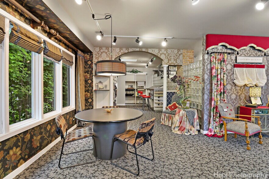 More Photos Of 401 E Park Ave, Libertyville Freestanding For Sale