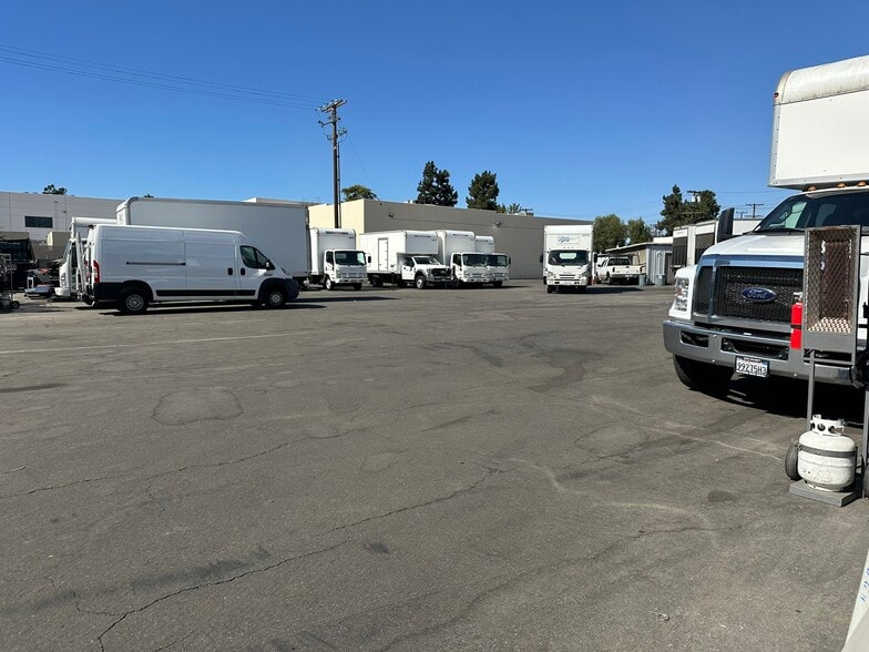 More Photos Of 2905 Winona Ave, Burbank Manufacturing For Lease