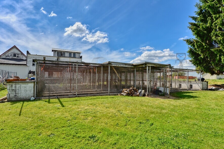 More Photos Of 5214 Guide Meridian, Bellingham Auto Repair For Sale