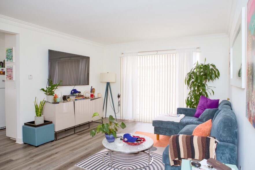 More Photos Of 541 Normandie Ave, Los Angeles Apartments For Sale