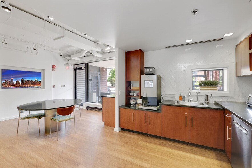 More Photos Of 1050 30th St NW, Washington Coworking Space